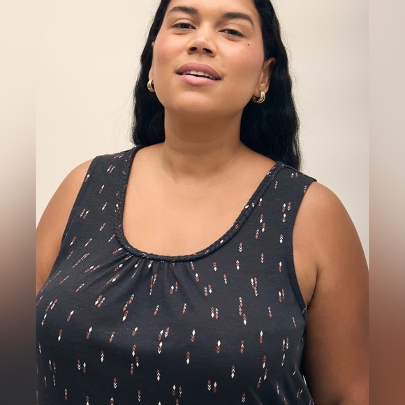 Penningtons Sleeveless Top w/ Scoop Neck - Picture 3 of 3